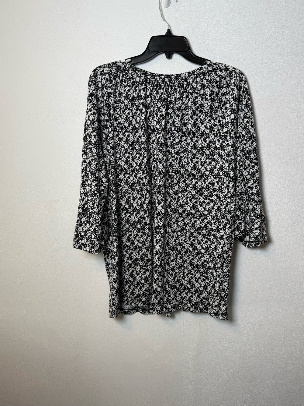 Michael Kors Black and White Floral Bell-Sleeve Blouse - Picture 5 of 6